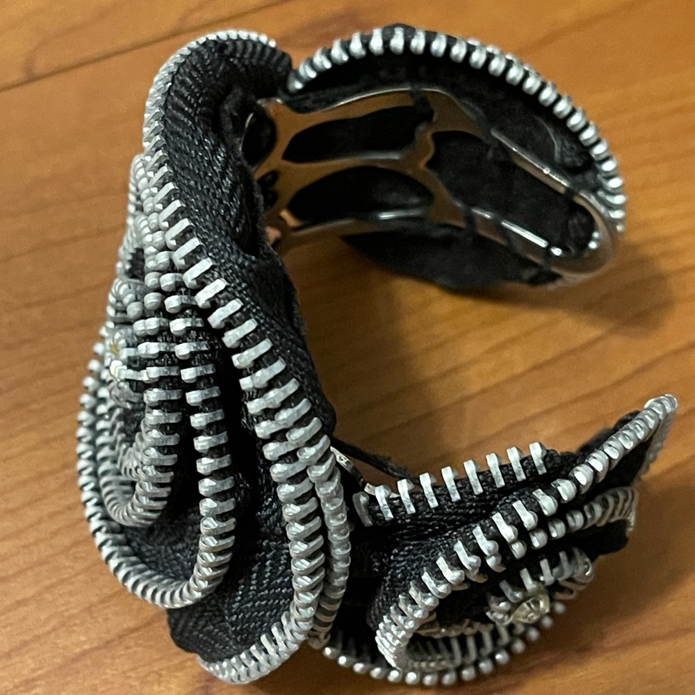 Black and Silver Zipper Cuff Spiral Bracelet - Picture 3 of 12